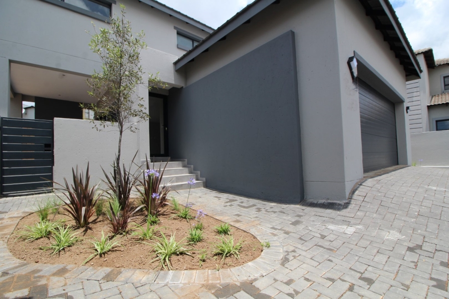 To Let 4 Bedroom Property for Rent in Thatchfield Hills Gauteng