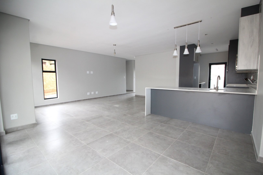 To Let 4 Bedroom Property for Rent in Thatchfield Hills Gauteng