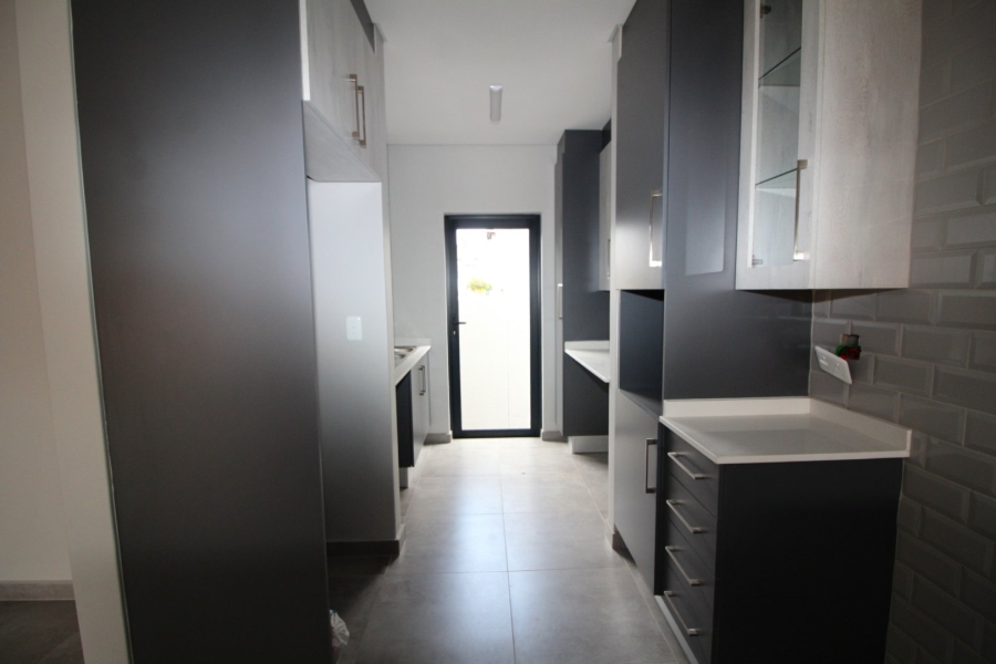 To Let 4 Bedroom Property for Rent in Thatchfield Hills Gauteng