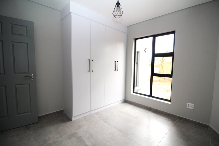 To Let 4 Bedroom Property for Rent in Thatchfield Hills Gauteng