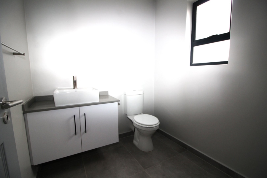 To Let 4 Bedroom Property for Rent in Thatchfield Hills Gauteng