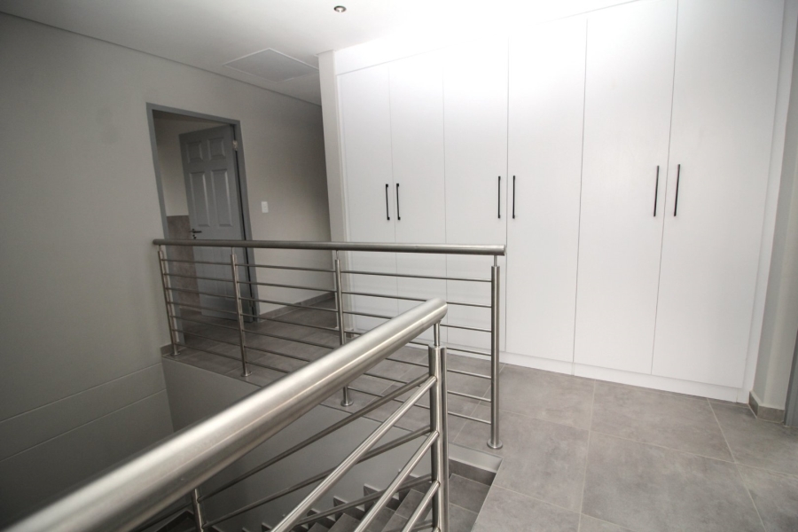 To Let 4 Bedroom Property for Rent in Thatchfield Hills Gauteng