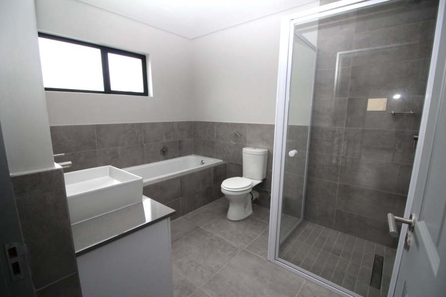 To Let 4 Bedroom Property for Rent in Thatchfield Hills Gauteng