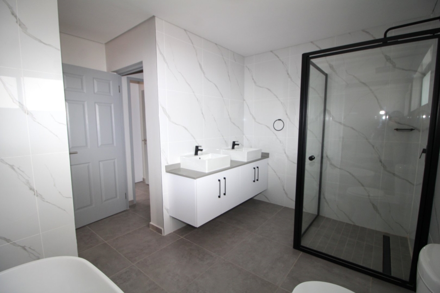 To Let 4 Bedroom Property for Rent in Thatchfield Hills Gauteng