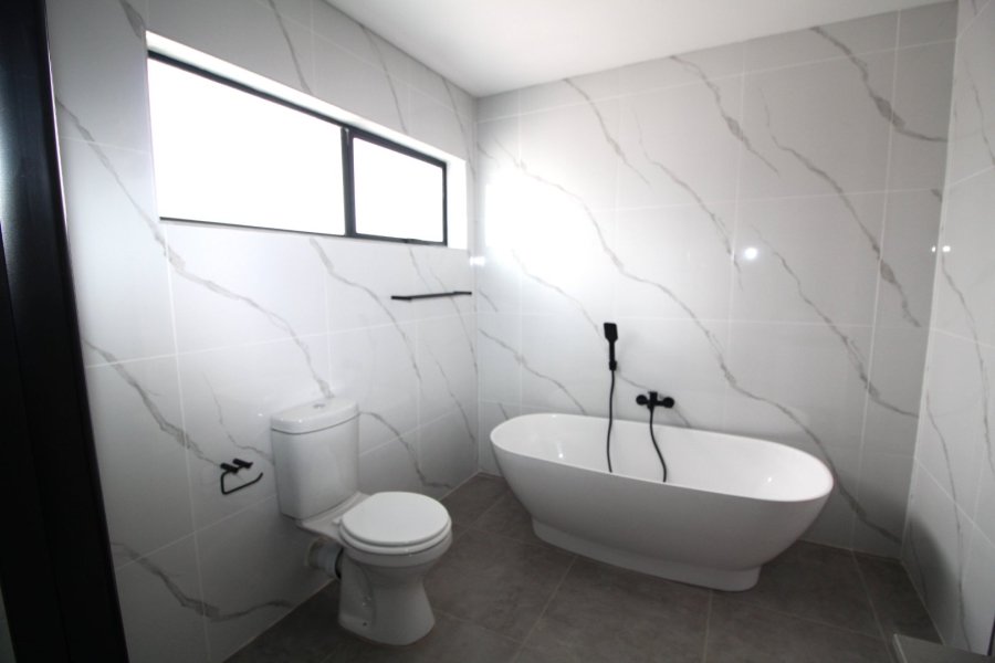 To Let 4 Bedroom Property for Rent in Thatchfield Hills Gauteng