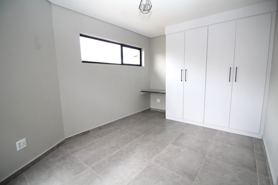 To Let 4 Bedroom Property for Rent in Thatchfield Hills Gauteng