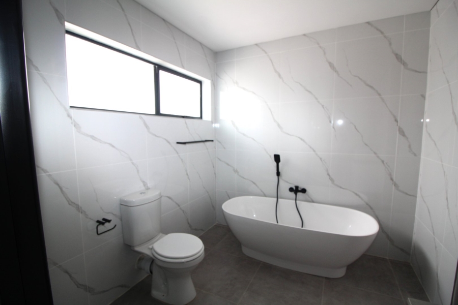 To Let 4 Bedroom Property for Rent in Thatchfield Hills Gauteng