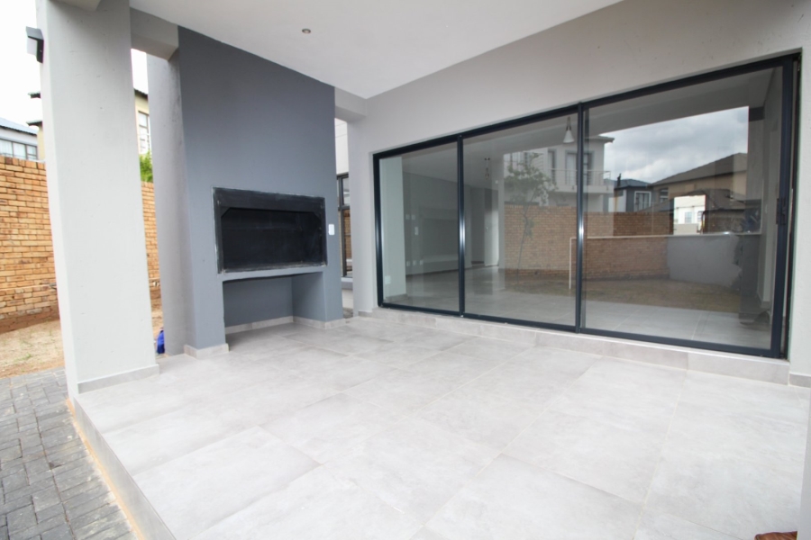 To Let 4 Bedroom Property for Rent in Thatchfield Hills Gauteng