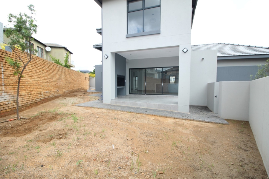 To Let 4 Bedroom Property for Rent in Thatchfield Hills Gauteng