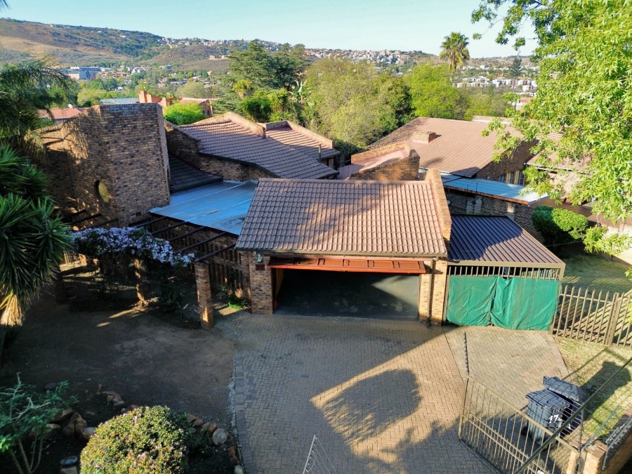 To Let 3 Bedroom Property for Rent in Glenvista Gauteng