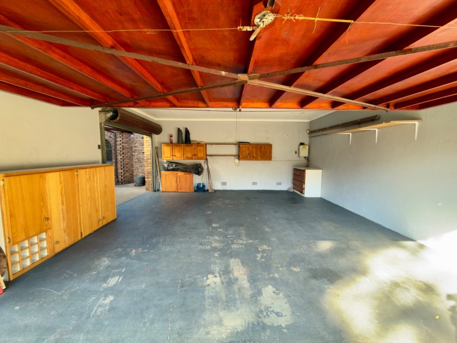 To Let 3 Bedroom Property for Rent in Glenvista Gauteng