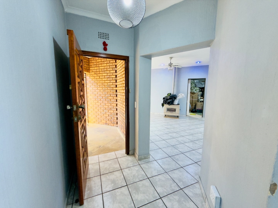 To Let 3 Bedroom Property for Rent in Glenvista Gauteng
