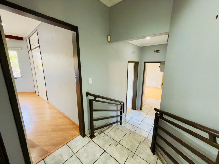 To Let 3 Bedroom Property for Rent in Glenvista Gauteng