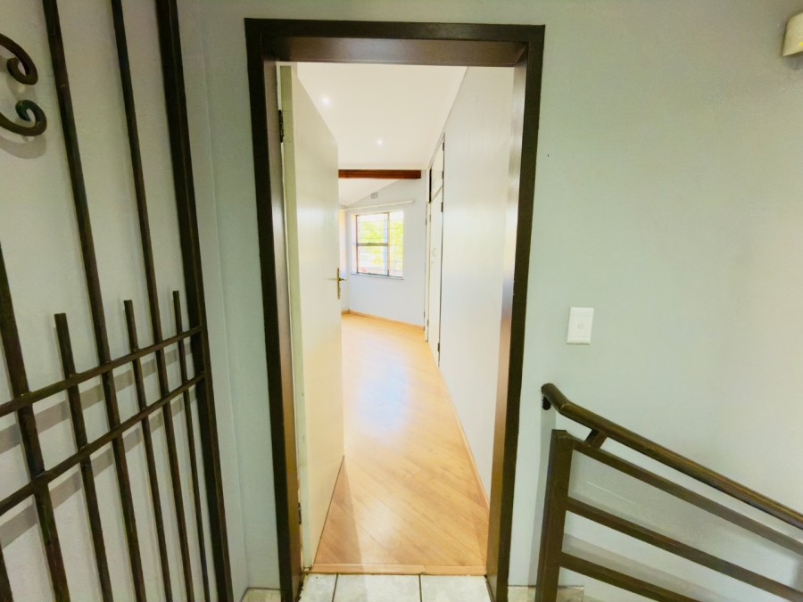 To Let 3 Bedroom Property for Rent in Glenvista Gauteng