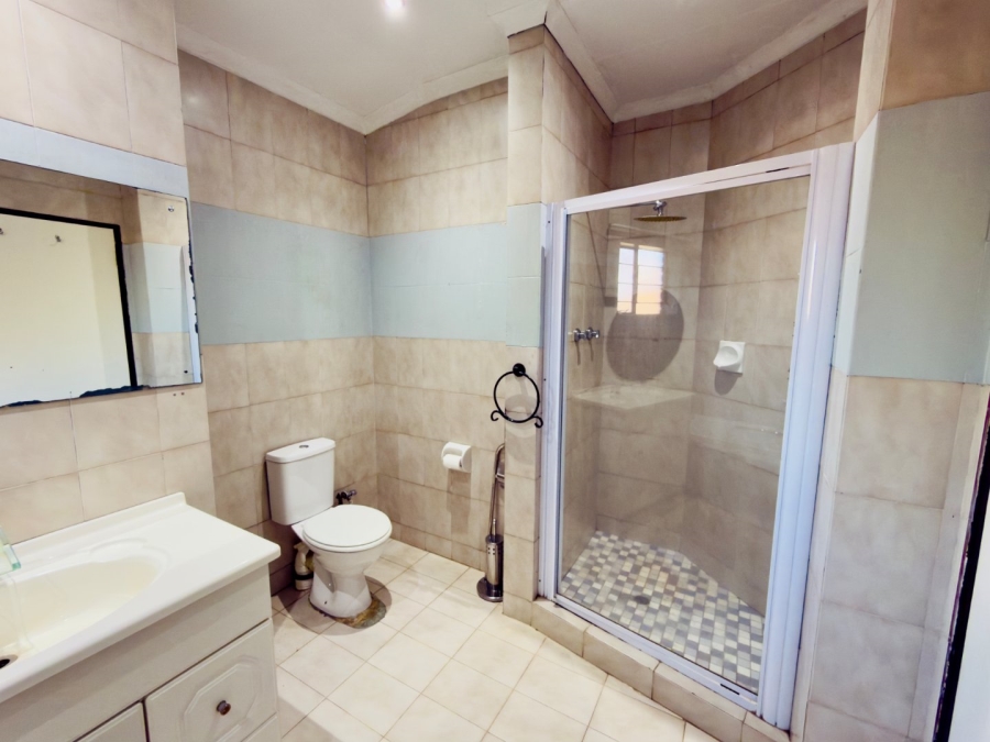 To Let 3 Bedroom Property for Rent in Glenvista Gauteng