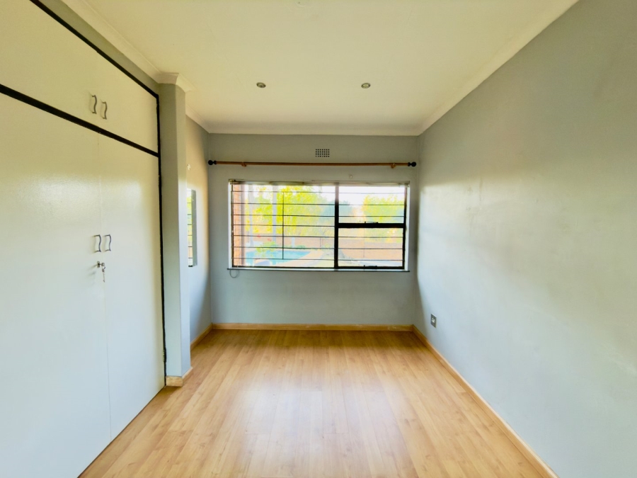 To Let 3 Bedroom Property for Rent in Glenvista Gauteng