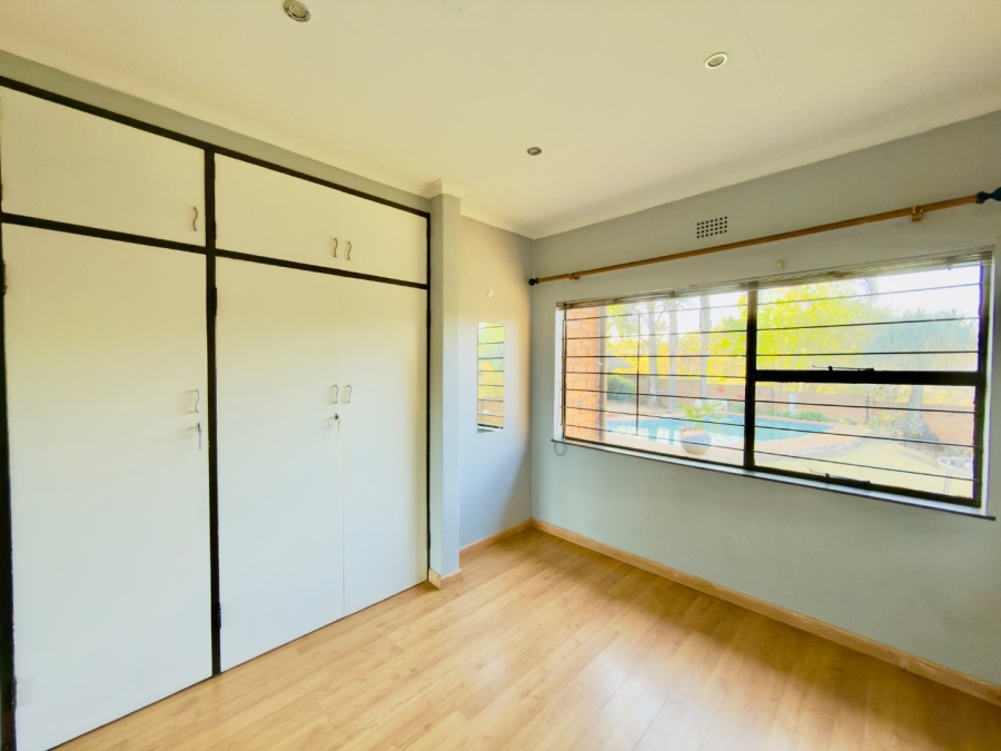 To Let 3 Bedroom Property for Rent in Glenvista Gauteng