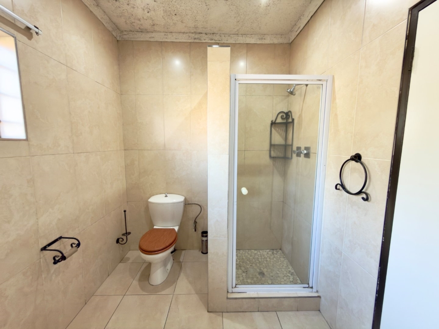 To Let 3 Bedroom Property for Rent in Glenvista Gauteng