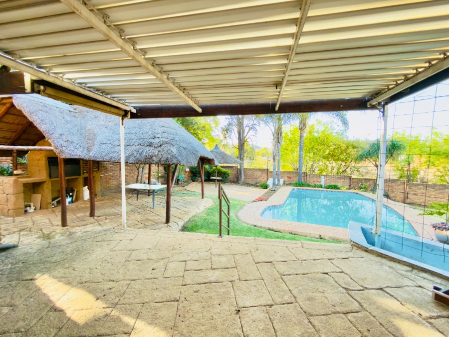 To Let 3 Bedroom Property for Rent in Glenvista Gauteng