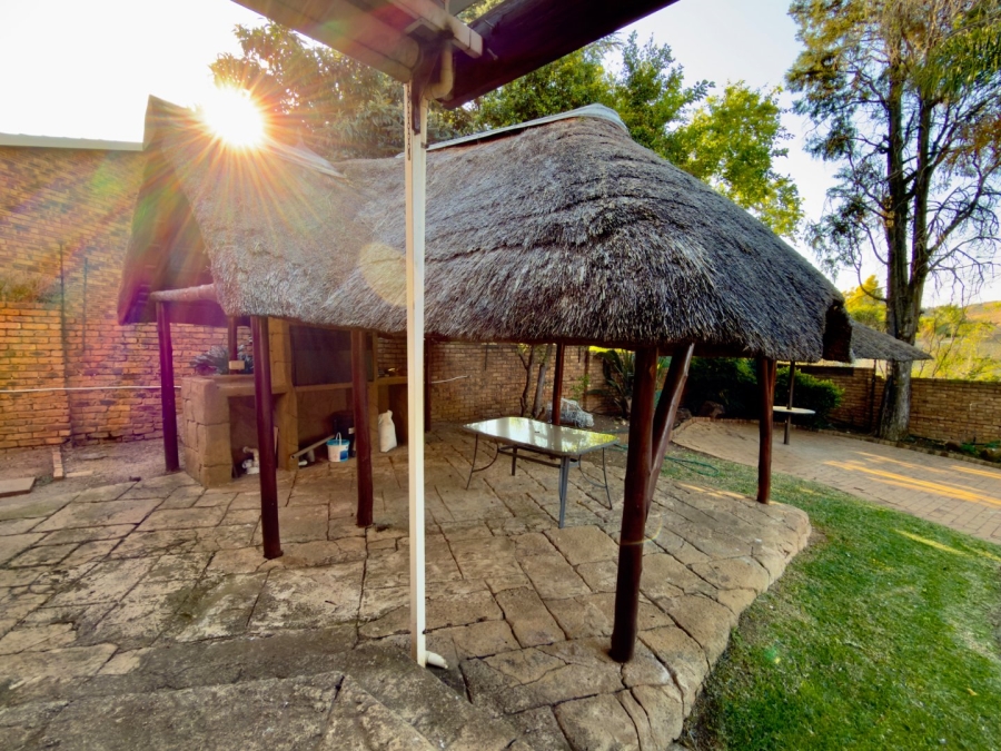 To Let 3 Bedroom Property for Rent in Glenvista Gauteng