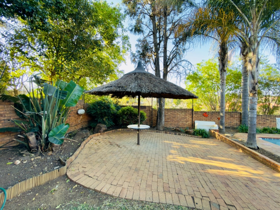 To Let 3 Bedroom Property for Rent in Glenvista Gauteng