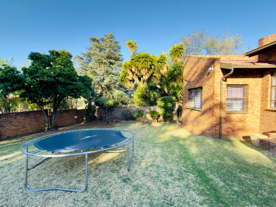 To Let 3 Bedroom Property for Rent in Glenvista Gauteng