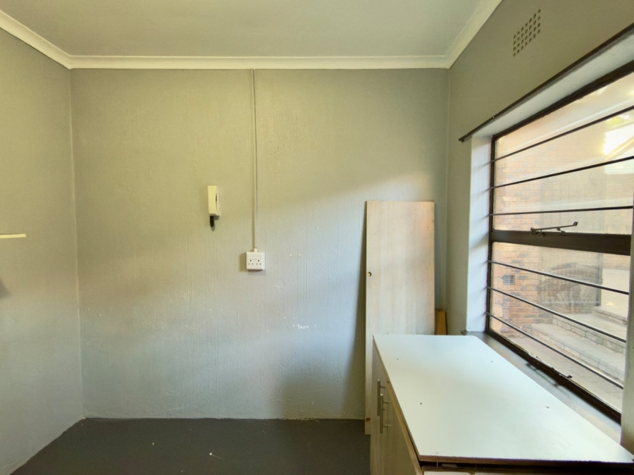To Let 3 Bedroom Property for Rent in Glenvista Gauteng