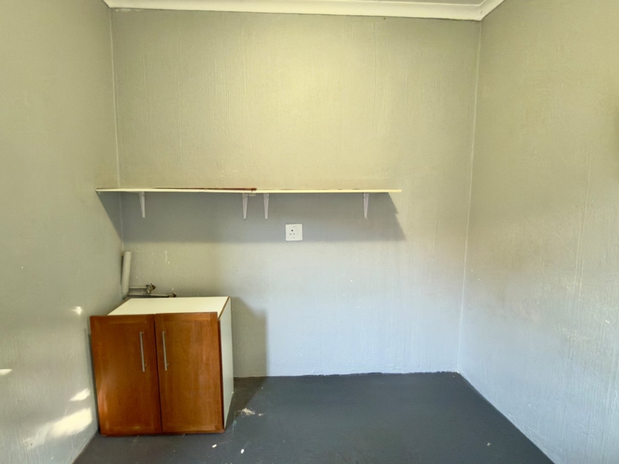 To Let 3 Bedroom Property for Rent in Glenvista Gauteng