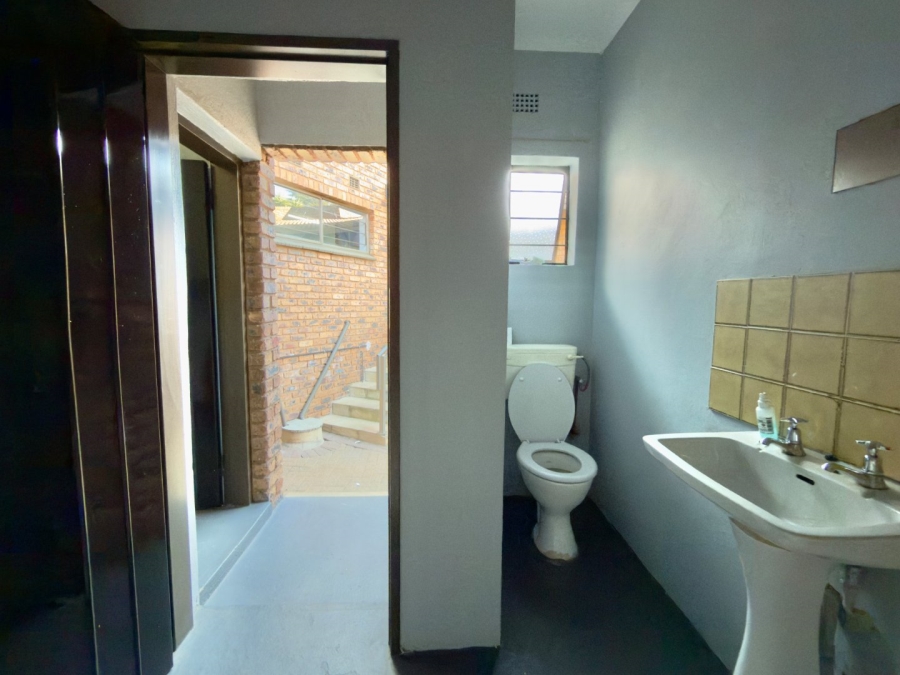 To Let 3 Bedroom Property for Rent in Glenvista Gauteng