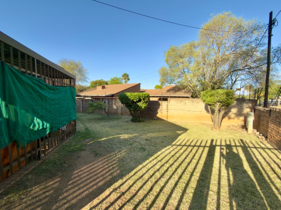 To Let 3 Bedroom Property for Rent in Glenvista Gauteng
