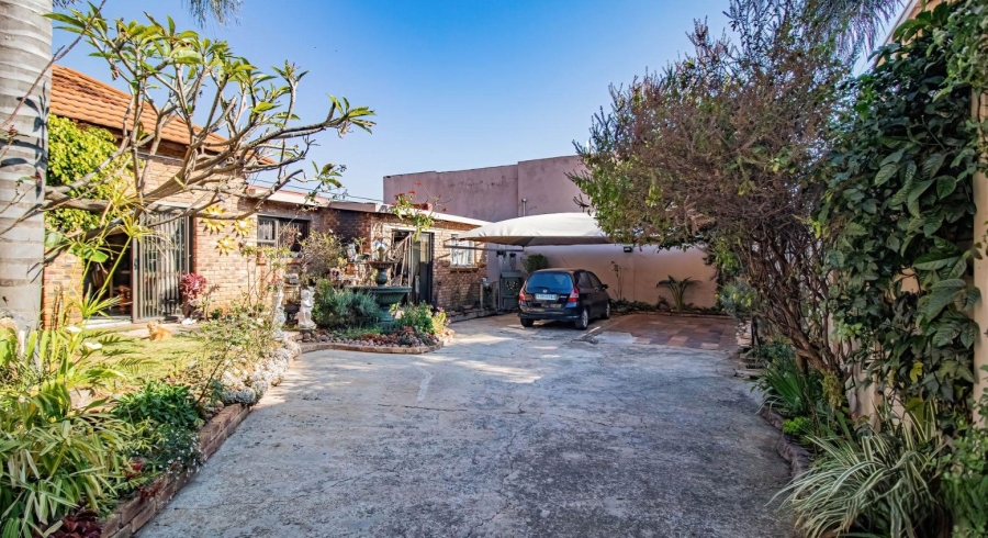 5 Bedroom Property for Sale in Kensington Gauteng