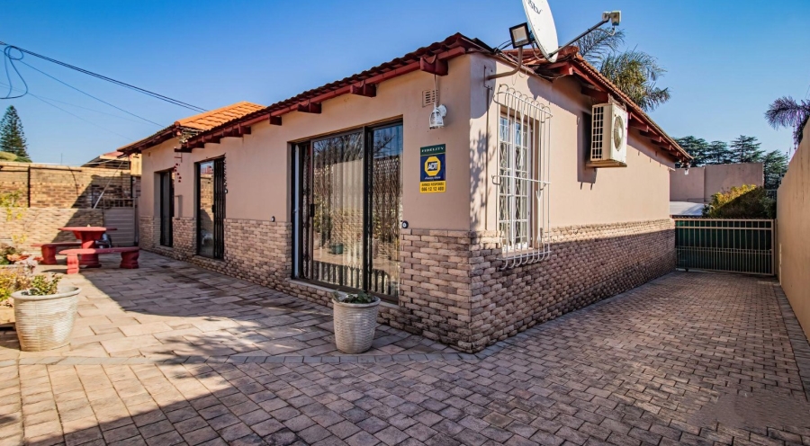 5 Bedroom Property for Sale in Kensington Gauteng