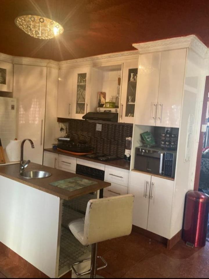 5 Bedroom Property for Sale in Zakariyya Park Gauteng