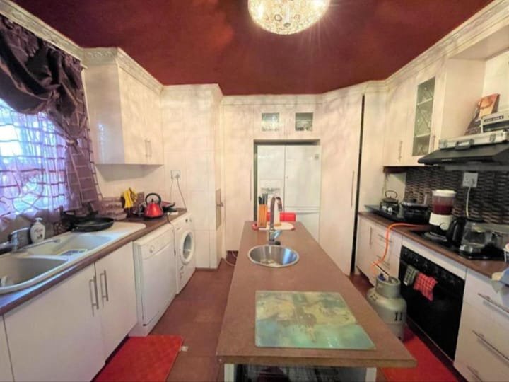 5 Bedroom Property for Sale in Zakariyya Park Gauteng