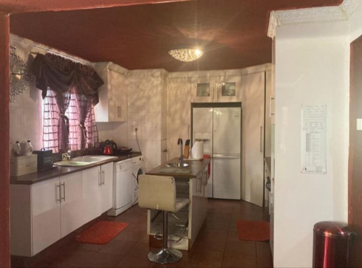 5 Bedroom Property for Sale in Zakariyya Park Gauteng