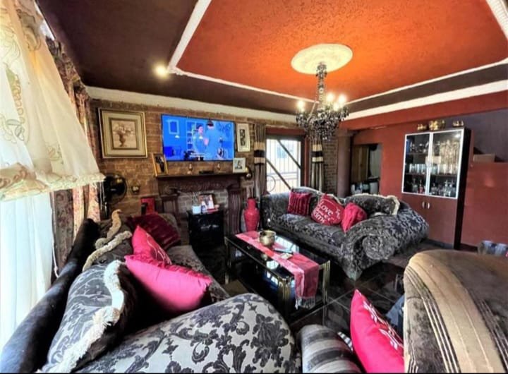 5 Bedroom Property for Sale in Zakariyya Park Gauteng