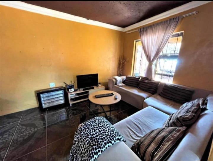 5 Bedroom Property for Sale in Zakariyya Park Gauteng