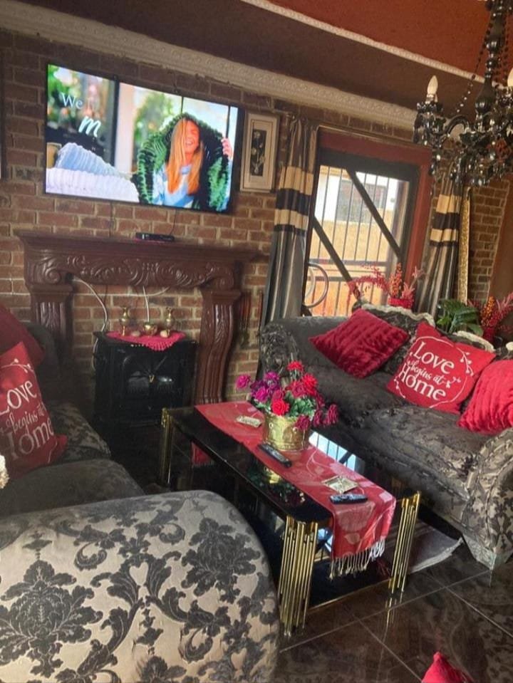 5 Bedroom Property for Sale in Zakariyya Park Gauteng