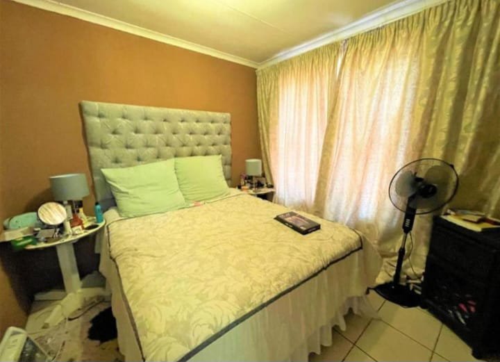 5 Bedroom Property for Sale in Zakariyya Park Gauteng