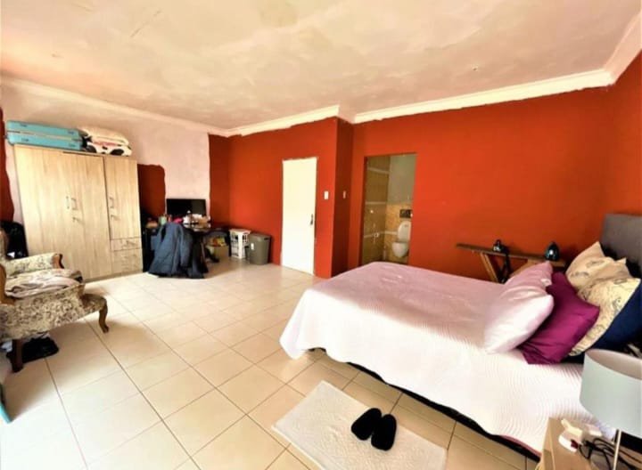 5 Bedroom Property for Sale in Zakariyya Park Gauteng