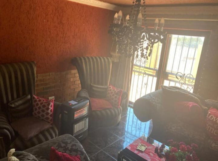 5 Bedroom Property for Sale in Zakariyya Park Gauteng