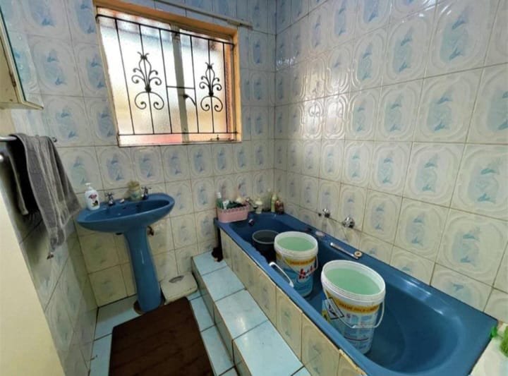 5 Bedroom Property for Sale in Zakariyya Park Gauteng