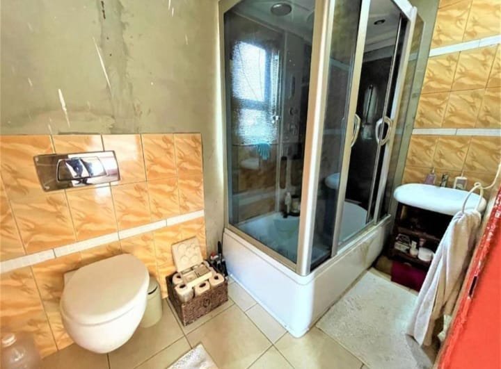 5 Bedroom Property for Sale in Zakariyya Park Gauteng