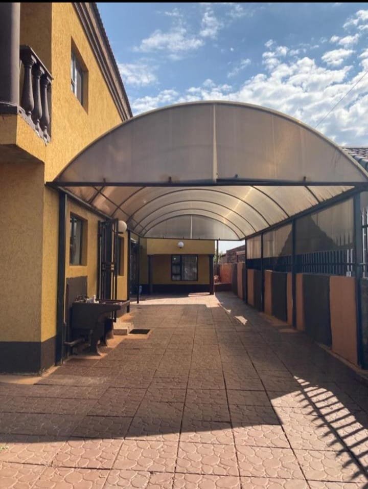 5 Bedroom Property for Sale in Zakariyya Park Gauteng