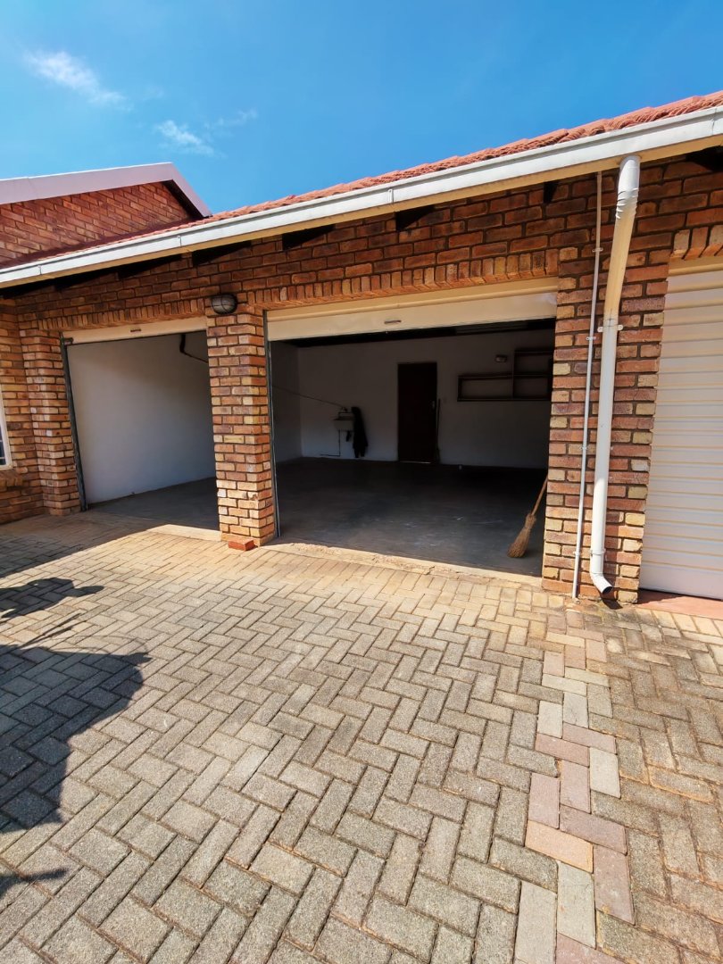 3 Bedroom Property for Sale in Dorandia Gauteng