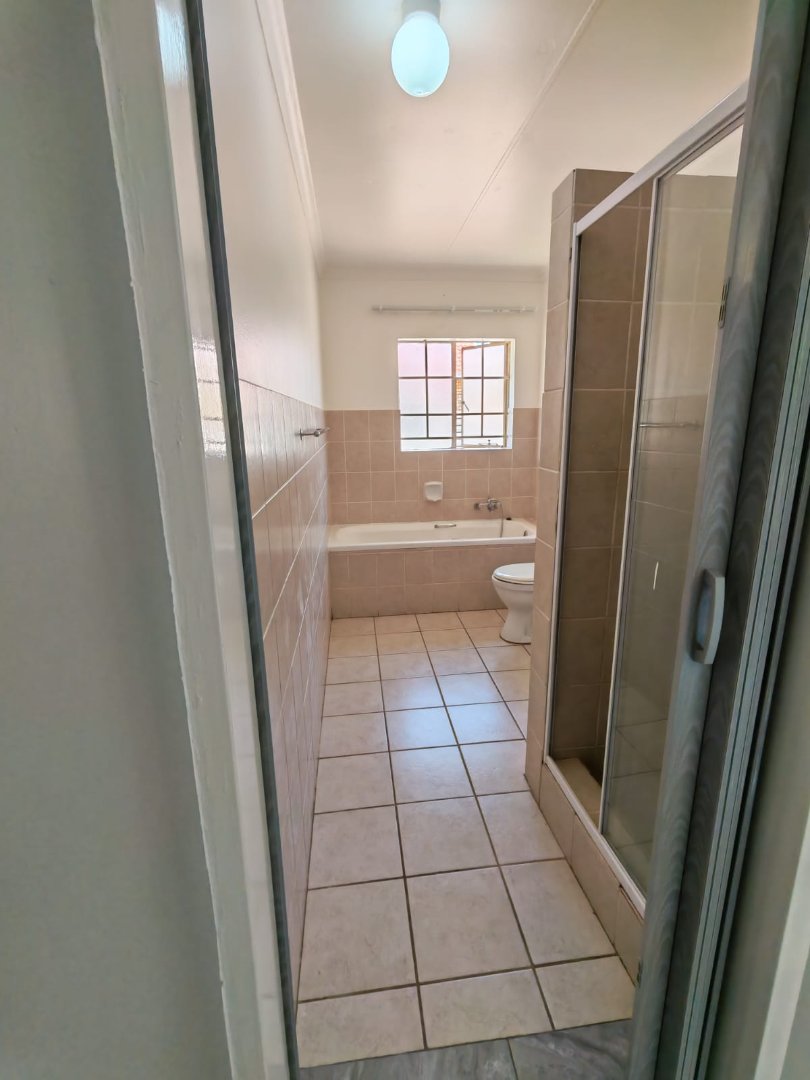 3 Bedroom Property for Sale in Dorandia Gauteng