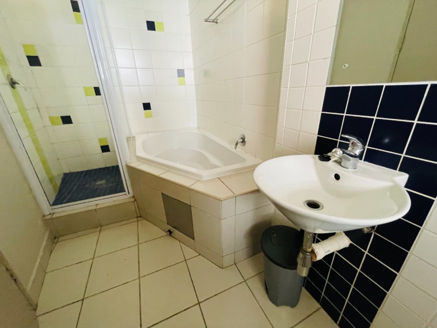 1 Bedroom Property for Sale in Hillcrest Gauteng