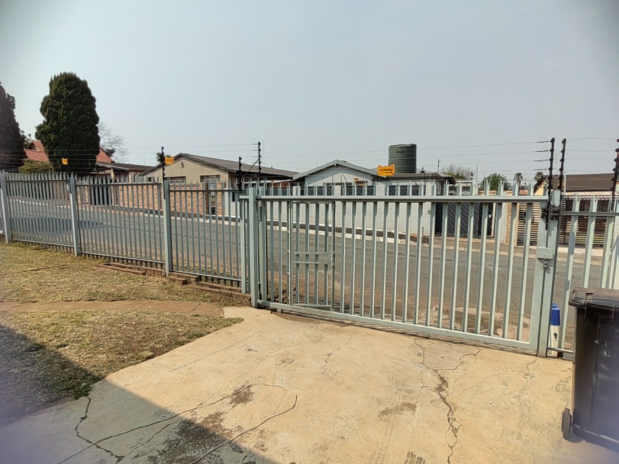 7 Bedroom Property for Sale in Westdene Gauteng
