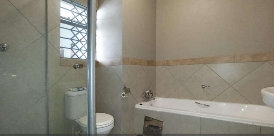 2 Bedroom Property for Sale in Glen Austin Gauteng