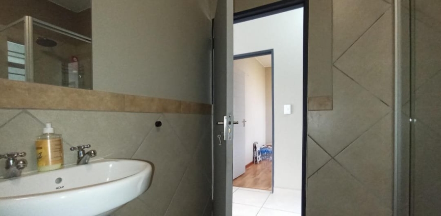 2 Bedroom Property for Sale in Glen Austin Gauteng
